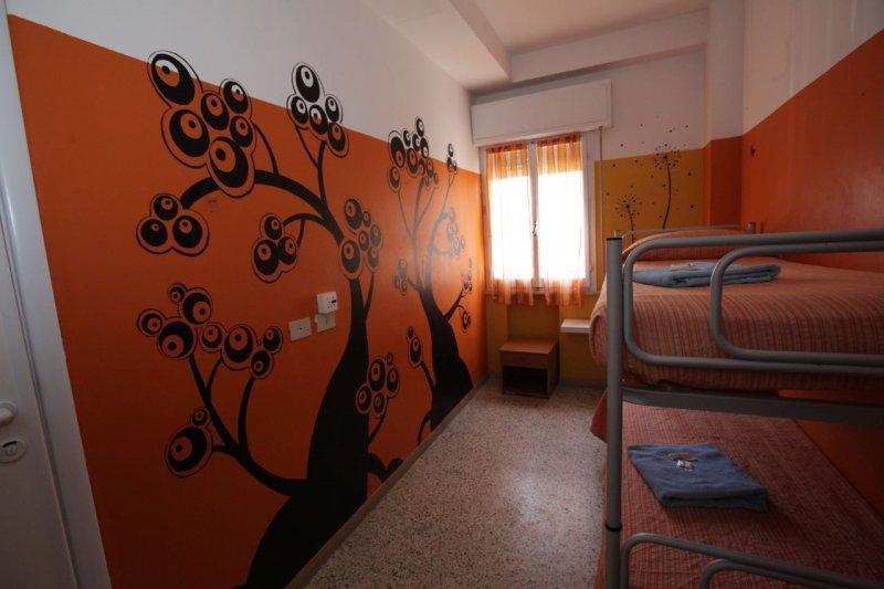 Budget Tweepersoonskamer met Aparte Bedden en Eigen Badkamer