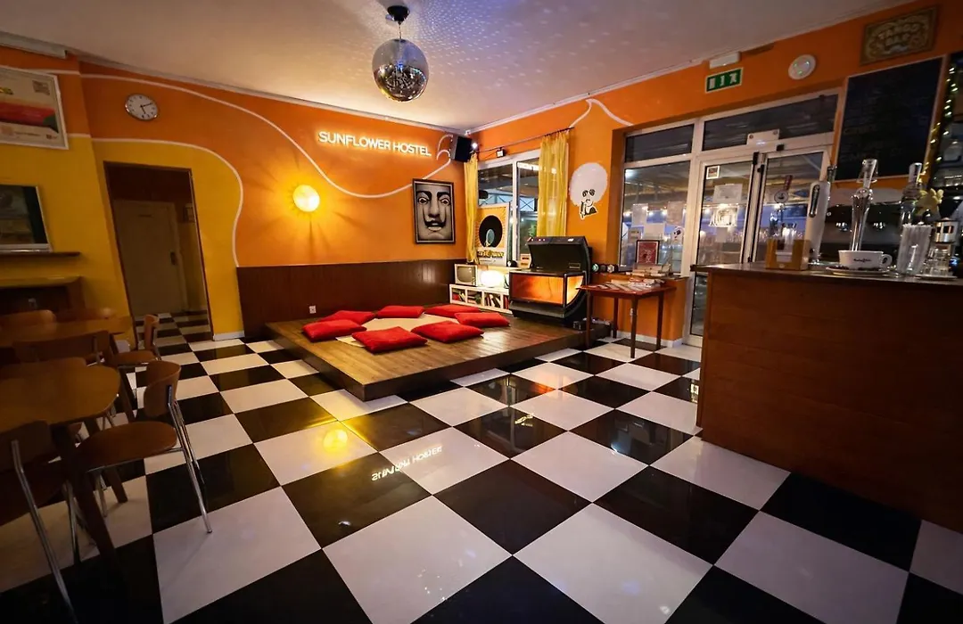 Sunflower Beach Backpacker Hostel & Bar-1